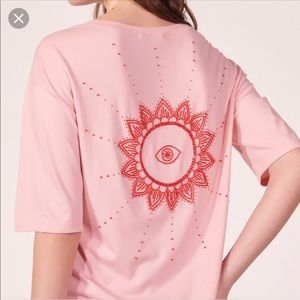 Sandro t-shirt in pink with eye-shaped beads